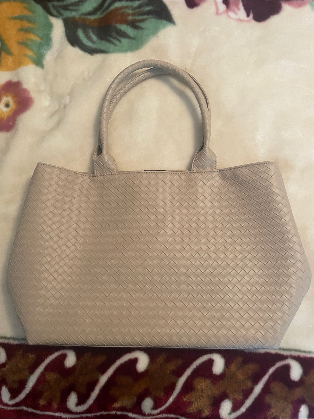 Woven Tote Handbag in Light Beige